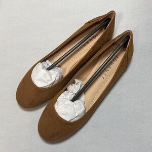 Journee Collection Tan faux Suede Women's Ballet Flats size 6.5